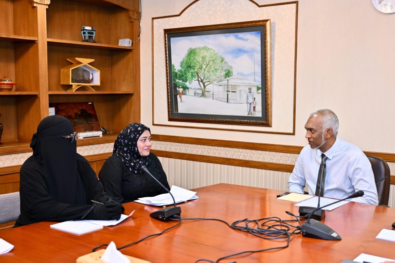 އޯޓިޒަމް ސަޕޯޓް ޔުނިއަންގެ ބެލެނިވެރިންނާ ރައީސް ބައްދަލުކުރައްވައިފި