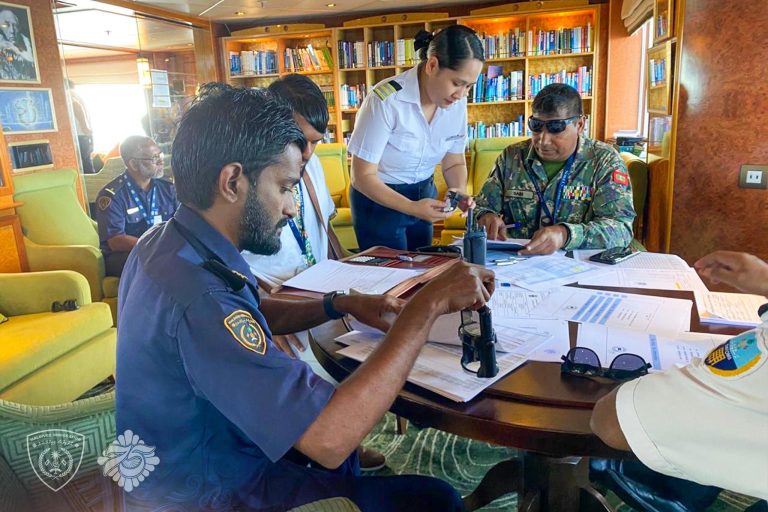 އައްޑޫއަށް އައި ފުރަތަމަ ކްރޫޒްލައިނާގެ 84 ފަތުރުވެރިންނަށް ކްލިއަރެންސް ދީފި