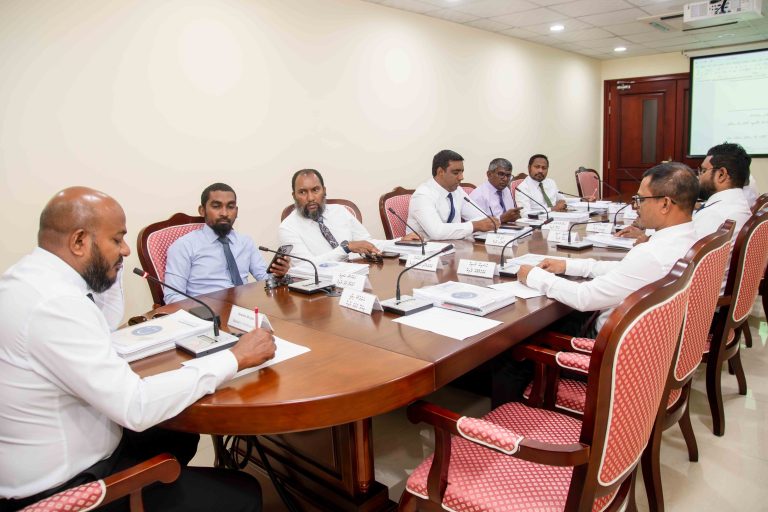 ވަޒީފާއާ ބެހޭ ޤާނޫނަށް އިޞްލާޙު ގެނައުމުގެ ބިލަށް އާންމުންގެ ޚިޔާލު ހޯދަނީ