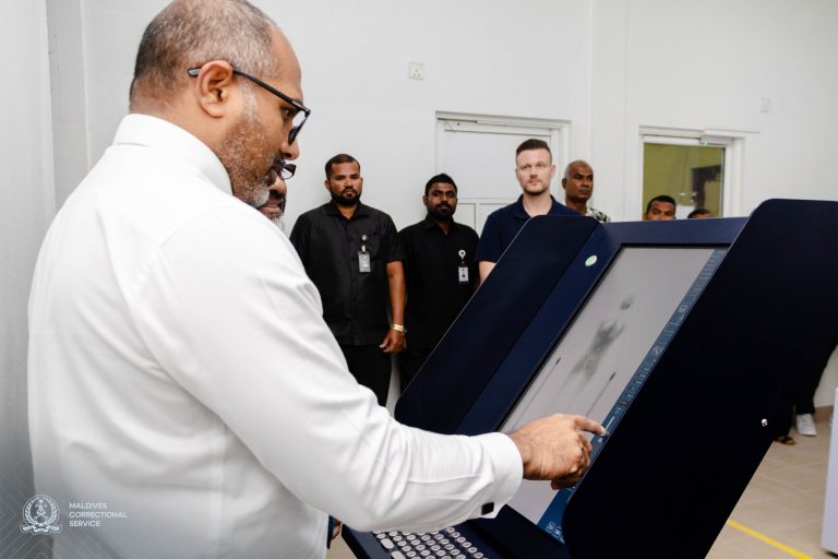 މާފުށީ ޖަލުގައި އަލަށް ބެހެއްޓި ބޮޑީ ސްކޭނިންގ މެޝިން އިފްތިތާޙުކޮށްފި