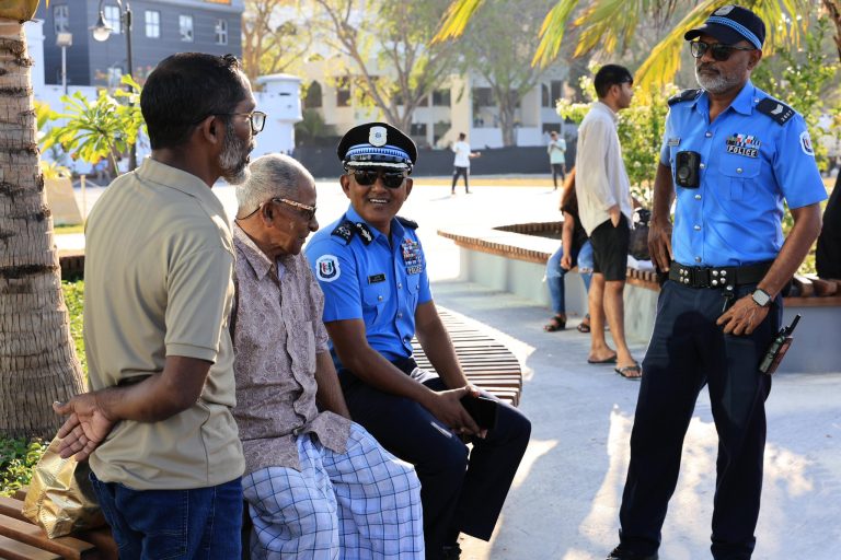 މާލޭގައި ފުލުހުން ވޯކް އެންޑް ޓޯކް ހަރަކާތެއް ކުރިއަށްގެންގޮސްފި