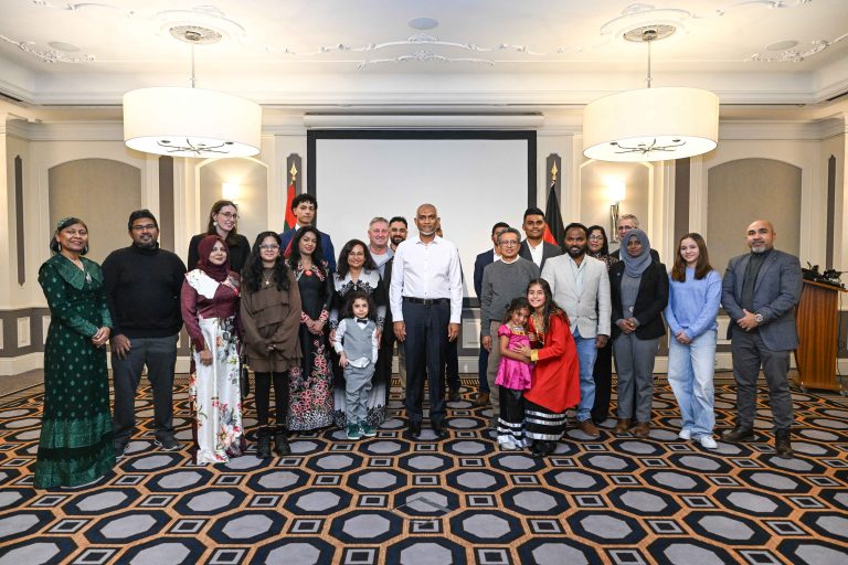 ރައީސް ޖަރުމަނުވިލާތުގައި ދިރިއުޅޭ ދިވެހިންނާ ބައްދަލުކުރައްވައިފި