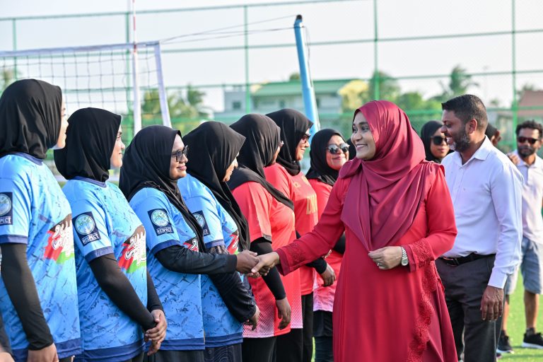 މީދޫ ވޮލީބޯޅަ ކޯޓް މެޑަމް ސާޖިދާ ހުޅުއްވައިދެއްވައިފި