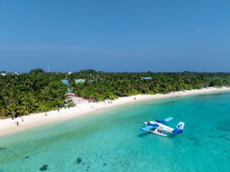 ތޮއްޑޫގައި ސީޕްލޭންގެ ޚިދުމަތް ފަށައިފި
