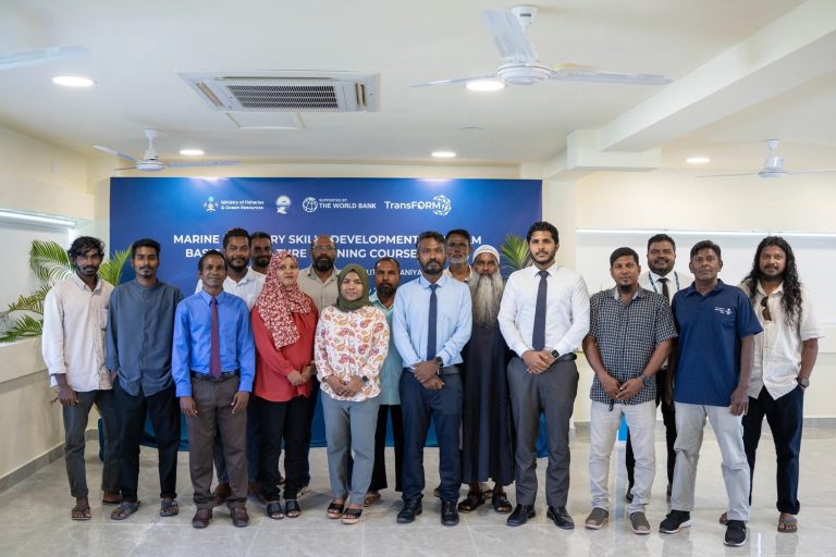 ބޭސިކް މެރިކަލްޗަރ ކޯސް ނިންމާލައިފި