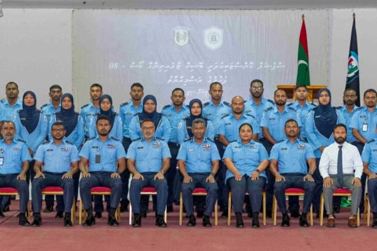 18 ބައިވެރިންނާއެކު ފުލުހުންގެ އަސާސީ ތަމްރީނު ކޯހުގެ 8 ވަނަ ބުރު ފަށައިފި