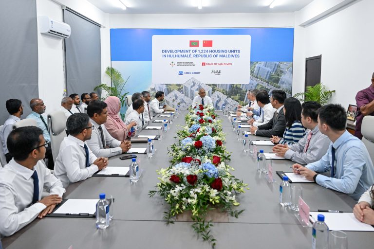 ރައީސް ސީ.އެމް.އީ.ސީ. ގެ ހުޅުމާލޭ ފޭސް 2ގެ ސައިޓަށް ޒިޔާރަތްކުރައްވައިފި