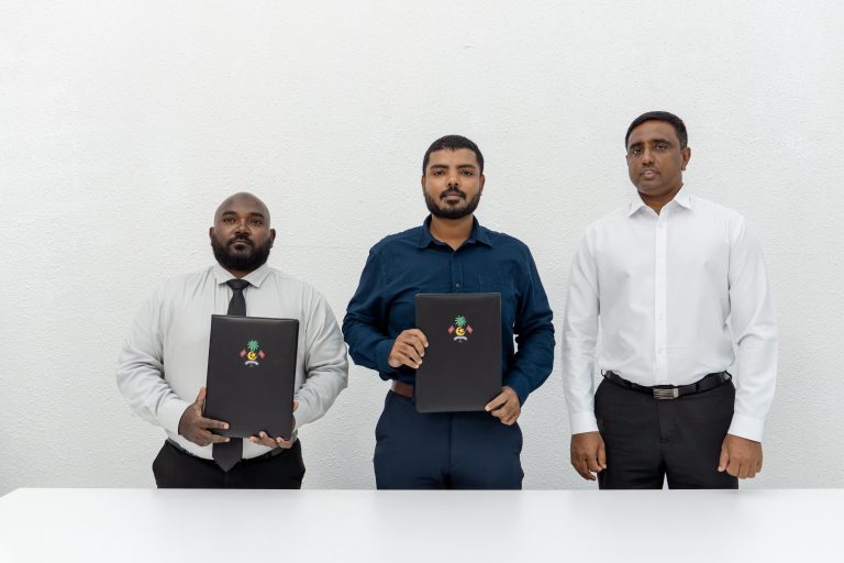 ހޯރަފުށީ މަގުތައް ތަރައްޤީކުރުމުގެ މަޝްރޫޢުގެ ތިންވަނަ ފިޔަވަހީގެ މަސައްކަތް އެމްޓީސީސީއާ ހަވާލުކޮށްފި