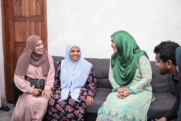 ފަސްޓް ލޭޑީ، ފުވައްމުލަކު ދޮރުން ދޮރަށް ހަރަކާތުގައި ބައިވެރިވަޑައިގެންފި