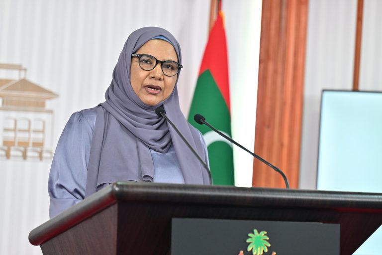 ތުއްތުކުދިން ފޮސްޓާކުރާ މުވައްޒަފުންނަށް ޗުއްޓީ ދެނީ