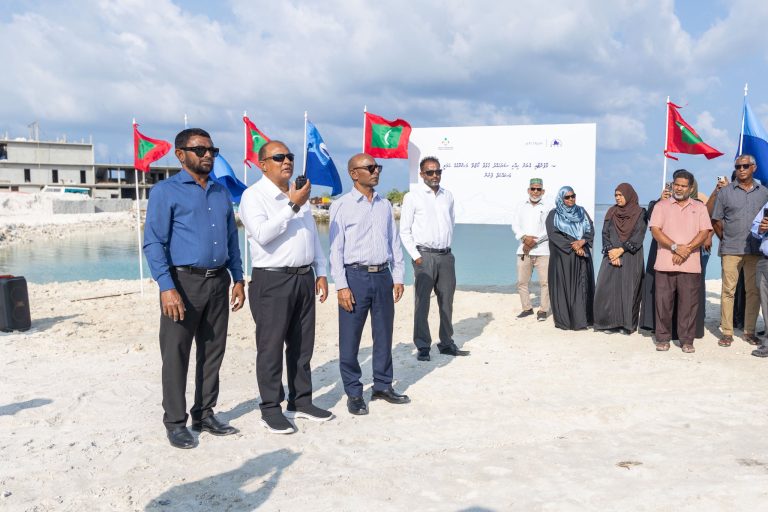 މާފުށްޓާއި އެރަށުން ހިއްކާފައިވާ ސަރަޙައްދު ގުޅުވާލަދޭ ބްރިޖްގެ ޢަމަލީ މަސައްކަތް ފަށައިފި