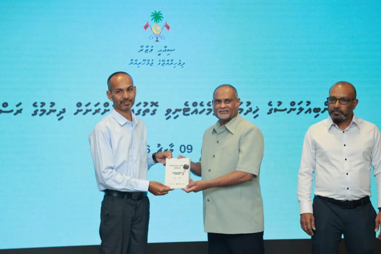 އިތުރު 14 ރަށަކަށް އެމްބިއުލާންސް ހަވާލުކޮށްފި