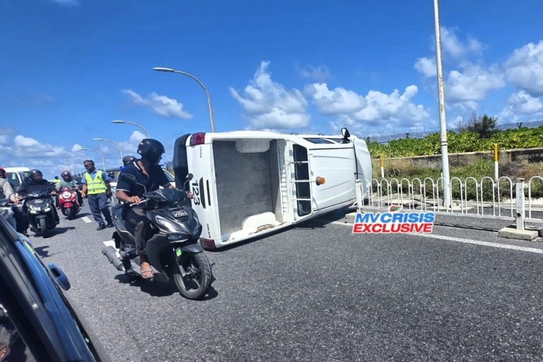 ބުރިޖު ހައިވޭގައި އެކްސިޑެންޓެއް ހިނގައި ދެ މީހަކަށް އަނިޔާވެއްޖެ