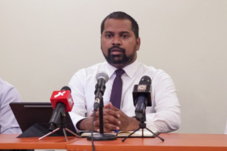 ޢެމްޑީޕީ އެތެރޭގެ ކޯޅުން ބޮޑުވެ މައުރޫފް ކުއްލިގޮތަކަށް ވަކިކޮށްފި
