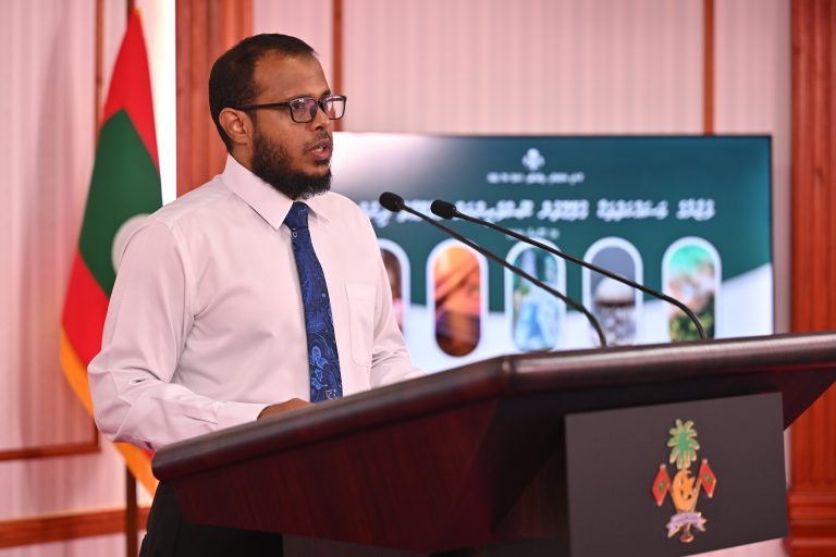 ނޫސްވެރިންނަށް ރައީސް އަދި ވަޒީރުންނާ ބައްދަލުކުރެއްވުމަށް ލިބޭ ފުރުޞަތުގެ ބޭނުން ހިއްޕެވުމަށް ވަޒީރު ޢަލީ ޝަރީފް ގޮވާލައްވައިފި