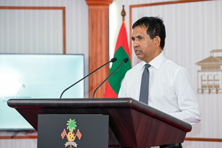 ލަންކާގައި ތާށިވެފައިހުރި 2،500 ކޮންޓެއިނަރު މި ހަފްތާގައި ރާއްޖެ ގެނެވޭނެ: ސައީދު