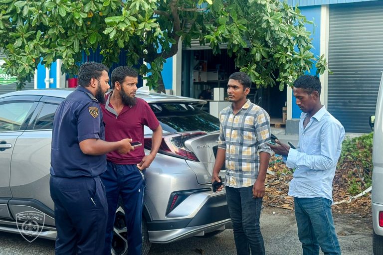ގަވާއިދާ ޚިލާފަށް އުޅެމުންދިޔަ 13 ބިދޭސީއަކު ހުޅުމާލެއިން އަތުލައިގެންފި