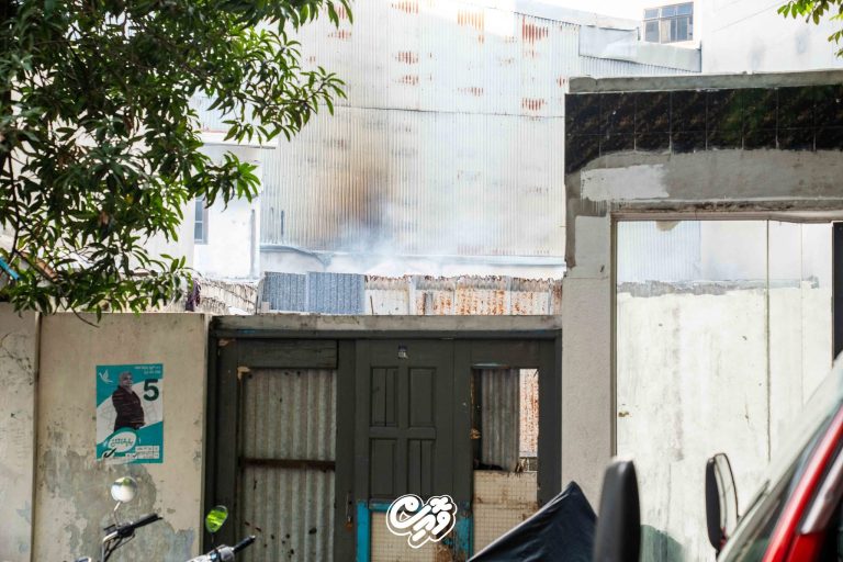 އޯކިޑު މަގުގައި ހުރި ގުދަނެއްގައި ރޯވެއްޖެ
