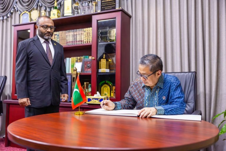 އިސްލާމީ ދާއިރާއިން އިންޑޮނޭޝިއާއާއެކު ގުޅުން ބަދަހިކުރުމަށް މަޝްވަރާކޮށްފި