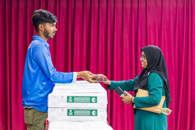 ސަޢޫދީން ހަދިޔާކުރި ކަދުރު ބަހަން ފަށައިފި