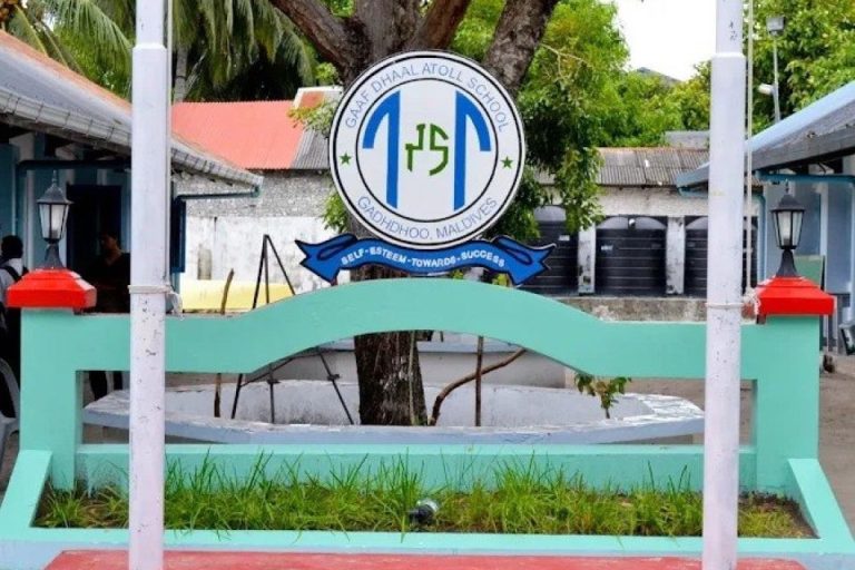 ގދ. އަތޮޅު ސްކޫލްގެ ދަރިވަރަކު ބިދޭސީ މުދައްރިސަކަށް ޖިސްމާނީ އަނިޔާ ކުރި މައްސަލައެއް ބަލަނީ