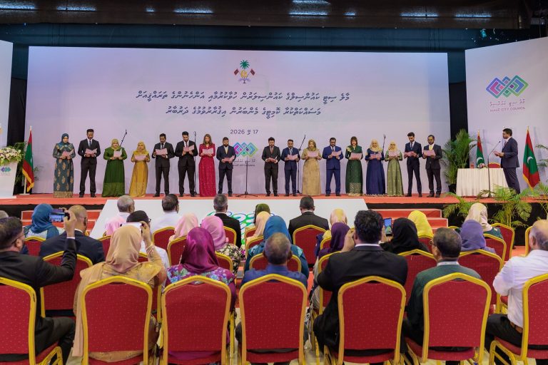 އަލަށް އިންތިހާބުވި ކައުންސިލަރުން ހުވާކޮށްފި