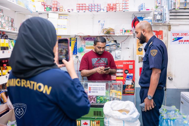 ޤަވާއިދާ ޚިލާފަށް އުޅެމުންދިޔަ 3 ބިދޭސީން ހައްޔަރުކޮށްފި