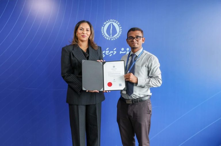 ޕްރިމިއަރ ބޭންކަށް ވިޔަފާރިކުރުމުގެ ލައިސަންސް ދޫކޮށްފި