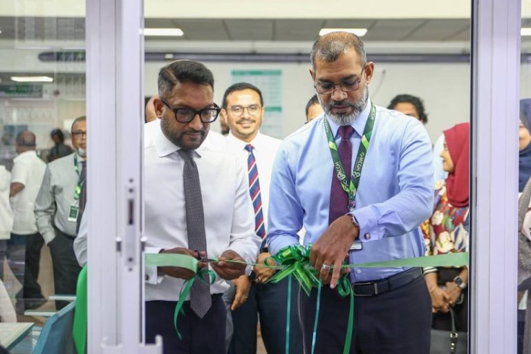 ބޭސް ކުންފުނީގެ ފުރަތަމަ ފާމަސީ ހުޅުވައިފި