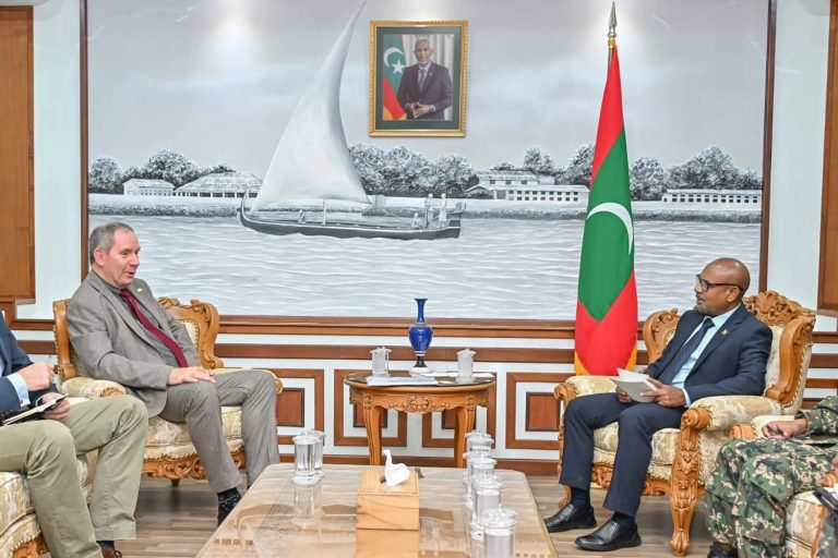 އިނގިރޭވިލާތާއެކު ދިފާޢީ ދާއިރާއިން އެއްބާރުލުން އިތުރުކުރުމަށް މަޝްވަރާކޮށްފި