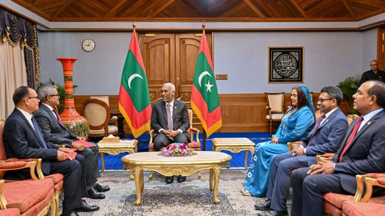 ކުރީގެ ދެ މިނިސްޓަރުން ކަމަށްވާ އާދަމް ޝަރީފާއި ޠާރިޤު ސަފީރުކަމަށް އައްޔަންކުރައްވައިފި