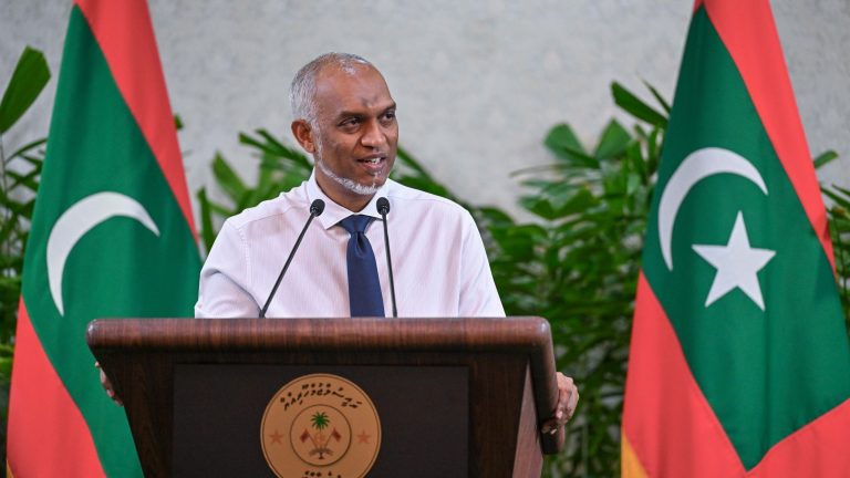 އަލިފުށީ އެއާޕޯޓާއި ހޮސްޕިޓަލް މި ދައުރުގައި ނިންމާނެ ކަމުގެ ޔަގީންކަން ރައީސް ދެއްވައިފި
