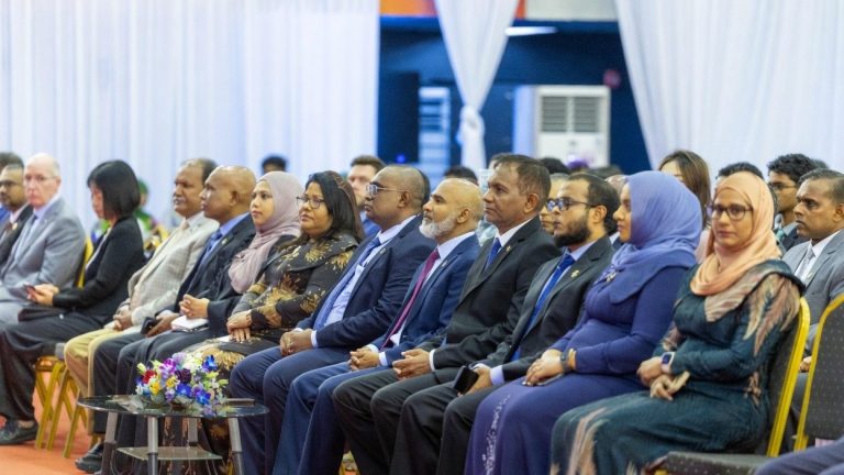 ކޮރަޕްޝަން ހުއްޓުވުމުގެ އެންމެ ބޮޑު ބާރަކީ ސިވިލް ސާވަންޓުން: އެޑިއުކޭޝަން މިނިސްޓަރު