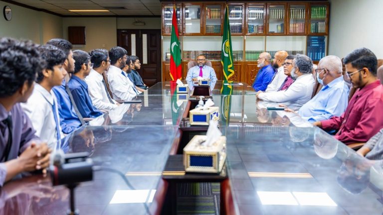 ޒުވާން ޚަޠީބުންނަށް މަތީ ތަޢުލީމުގެ ފުރުޞަތުތައް ހޯދައިދިނުމާ ގުޅޭގޮތުން މަޝްވަރާކުރައްވައިފި