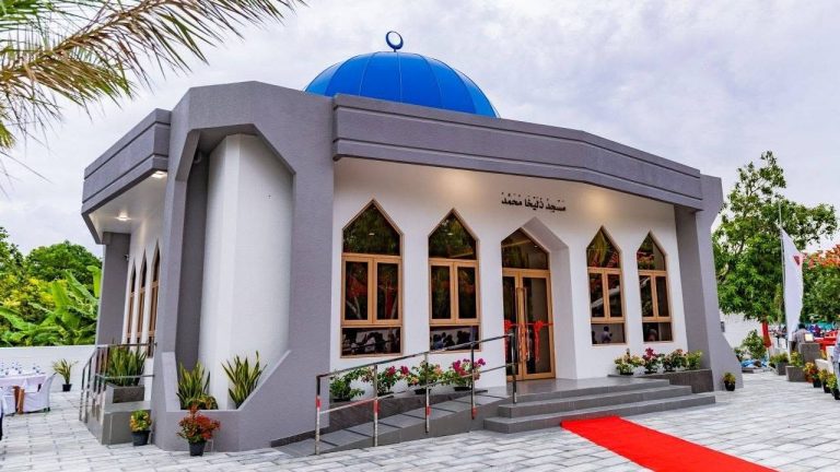 އޮނަރަބަލް މުޙައްމަދު ޞާލިޙްގެ ދީލަތި އެހީގައި އައްޑޫ ހުޅުދޫގައި މިސްކިތެއް ހުޅުވައިދެއްވައިފި