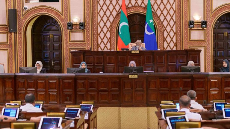 ސިނގިރޭޓްގެ ޑިއުޓީ ކުޑަކުރާ ބިލު ކޮމިޓީން ފާސްކޮށްފި
