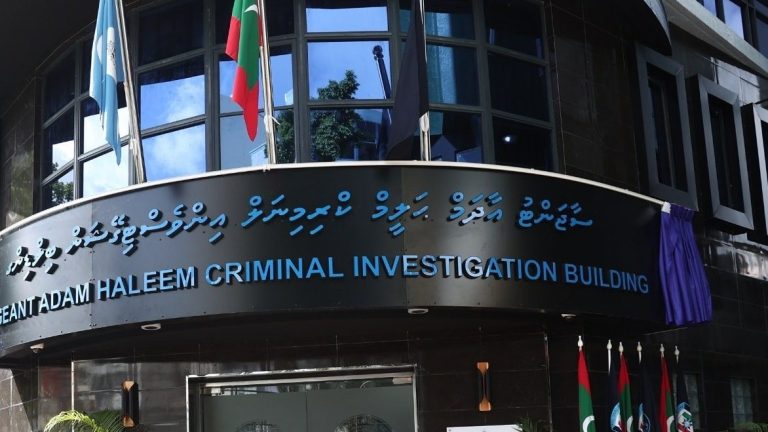 ހުއްދަނެތި ފުލުހުންގެ އިމާރާތަކަށް ވަތް މީހަކު 15 ދުވަހަށް ބަންދުކޮށްފި