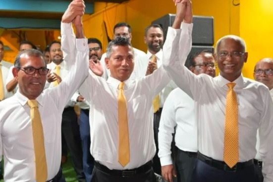 ރައީސް ސޯލިހު އަދި ރައީސް ނަޝީދާ އެކު ސޯބެގެ ކެމްޕެއިން ޖަލްސާ މިރޭ އައްޑޫގައި