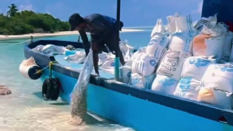 ފަރެސްމާތޮޑާ ކައިރިން ގަވާއިދާ ހިލާފަށް ނެގި ވެލިތައް އަނބުރާ ރަށަށް އަޅުވައިފި