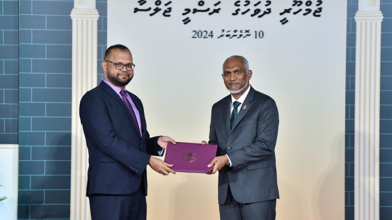 މަތީ ދަރަޖަ ހޯދާ ފަރާތްތަކަށް ރައީސް ދެއްވާ ޚާއްޞަ އިނާމަށް ނަން ހުށަހެޅުމުގެ ފުރުޞަތު ހޯމަ ދުވަހުގެ ނިޔަލަށް ހަމަވާނެ