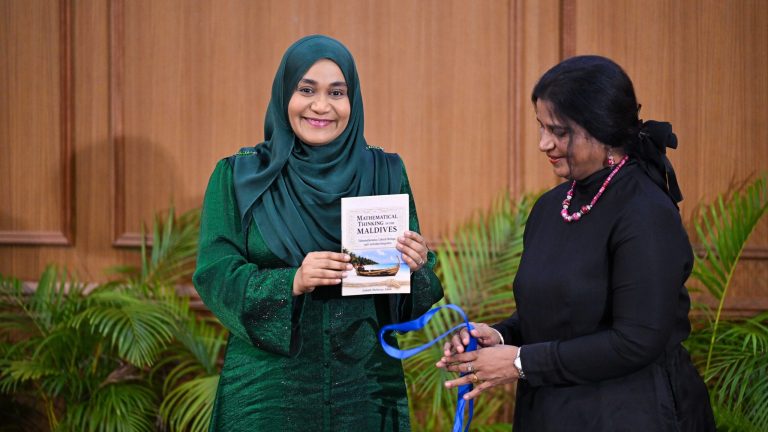 ދެމެހެއްޓެނިވި ތަރައްޤީއަށްޓަކައި ހިސާބު ޢިލްމުގެ ހުނަރުތައް ކޮންމެހެން ބޭނުންތެރި: މެޑަމް ސާޖިދާ