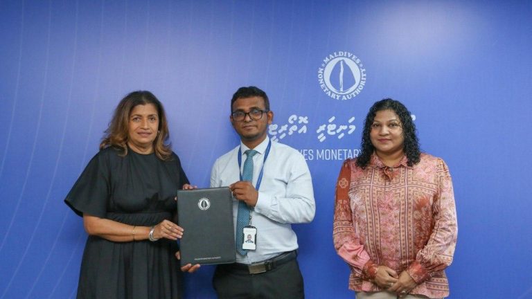 ޑިވެލޮޕްމަންޓް ބޭންކުގެ ޗެއާޕާސަން އަރޫނީ އިސްތިއުފާ ދެއްވައިފި