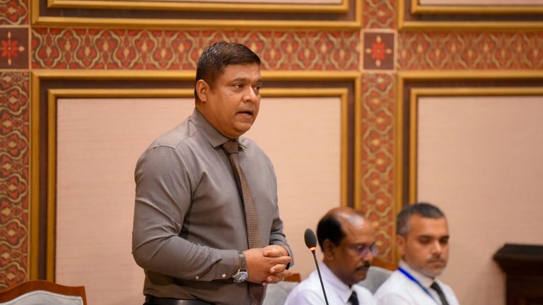 އެތެރޭގެ އުދުހުންތަކުގެ އަގު ހެޔޮކުރުމަށް ދަތިވަނީ ފަސިންޖަރުން މަދުވުން