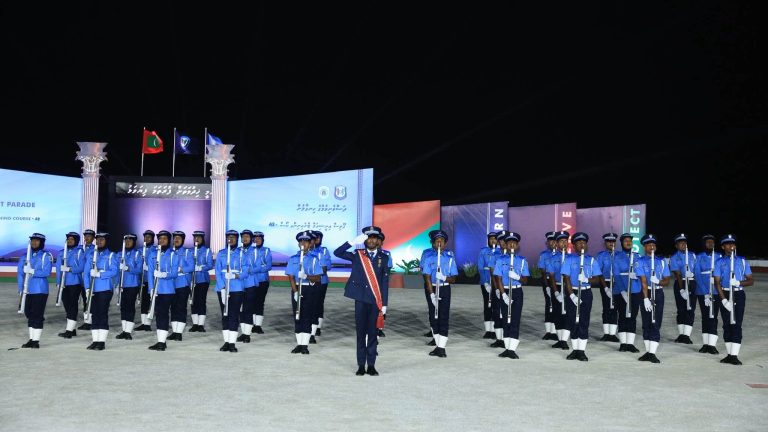 ފުލުހުންގެ 42 ވަނަ އަސާސީ ތަމްރީނު ކޯސް ނިންމައި 140 އޮފިސަރުން ދަސްވެނިވެއްޖެ