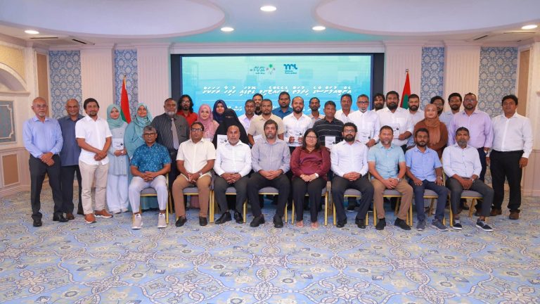 އަތޮޅުތެރޭގެ 17 ރަށަކަށް އެމްބިއުލާންސް ހަވާލުކޮށްފި