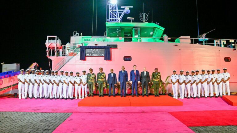 އޮސްޓްރޭލިއާއިން ހަދިޔާކުރި އަސްކަރީ މަނަވަރު ”ޢިމާދުއްދީން“ ރައީސް މުޢިއްޒު ކޮމިޝަންކޮށްދެއްވައިފި