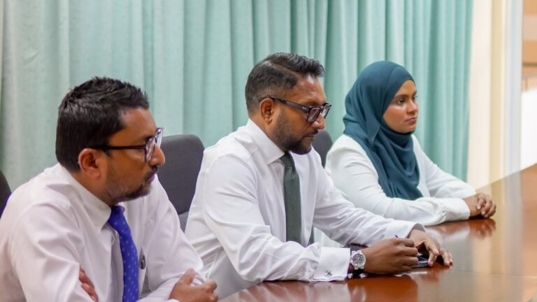 ދިވެހި ފާމަސިސްޓުން ތަމްރީނުކުރަން ސްޓޭޓްފާމާއާއި އެމްއެންޔޫއިން މަޝްވަރާކޮށްފި