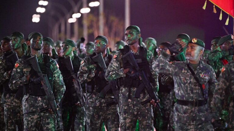 މިނިވަން ދުވަހުގެ ޕެރޭޑާ ގުޅިގެން ހުޅުމާލޭގެ ޓްރެފިކް ފްލޯއަށް ބަދަލުތަކެއް