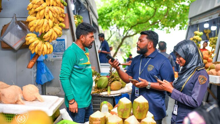 ގަވާއިދާ ޚިލާފަށް އުޅެމުންދިޔަ 20 ބިދޭސީއަކު ހުޅުމާލޭ ރަށު މާރުކޭޓުން ހިފަހައްޓައިފި