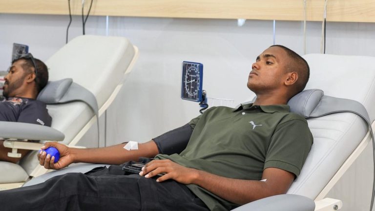 ފުލުހުން ލޭ ހަދިޔާކުރުމުގެ ހަރަކާތެއް ބާއްވައިފި